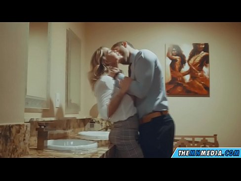 ❤️ Gava ku blondeyek busty we di nav hewşek gelemperî de dixapîne ☑ Super porno li ku.special-grasser.ru ❌❤